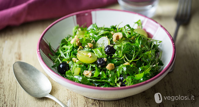 Insalata di rucola e uva