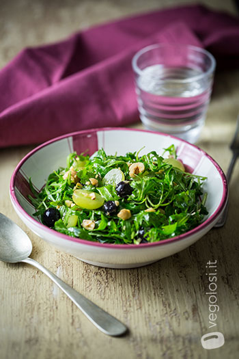 Insalata di rucola e uva