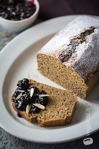 Plumcake alla vaniglia con composta di more