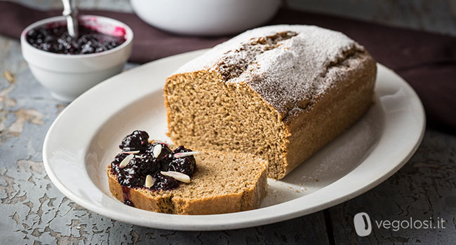 Plumcake alla vaniglia con composta di more