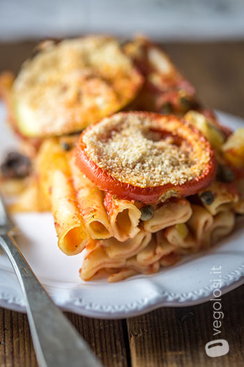 Ziti al forno con pomodoro e zucchine tonde
