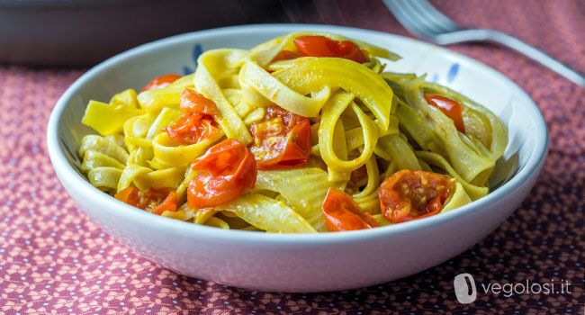 Tagliatelle integrali ai pomodorini, finocchi e zafferano