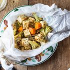 Tofu al cartoccio in padella con verdure