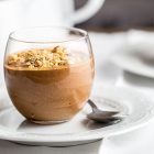 mousse all'acqua con briciole biscotti vegani, spezie e gingerbread