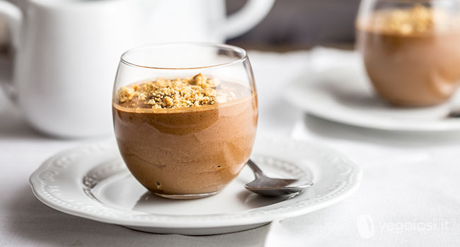 mousse all'acqua con briciole biscotti vegani, spezie e gingerbread