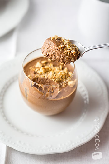 mousse all'acqua con briciole biscotti vegani, spezie e gingerbread