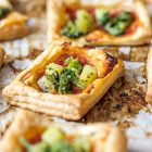 Pizzette di sfoglia con broccoli e patate