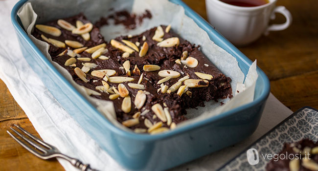 Brownies vegan al cioccolato fondente e fagioli neri