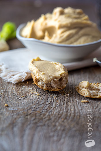 Hummus di fagioli bianchi di Spagna e shiromiso