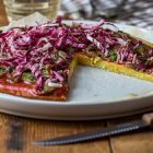 Pizza di quinoa ai funghi e radicchio rosso