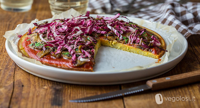 Pizza di quinoa ai funghi e radicchio rosso