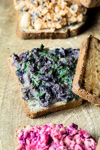 smash di legumi e toast vegan