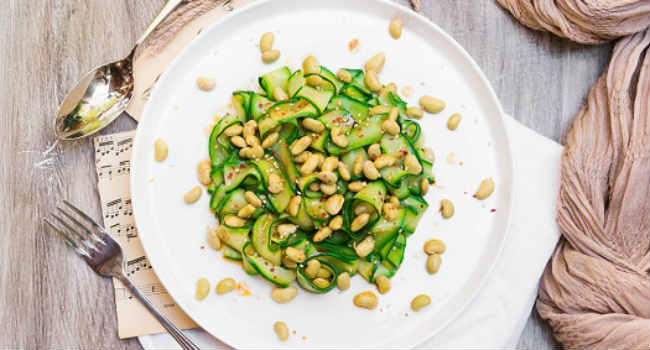 tagliatelle di zucchine con edamame