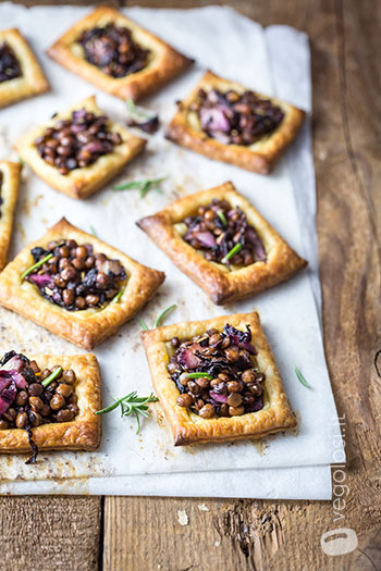 Tartine con lenticchie e radicchio all'aceto balsamico