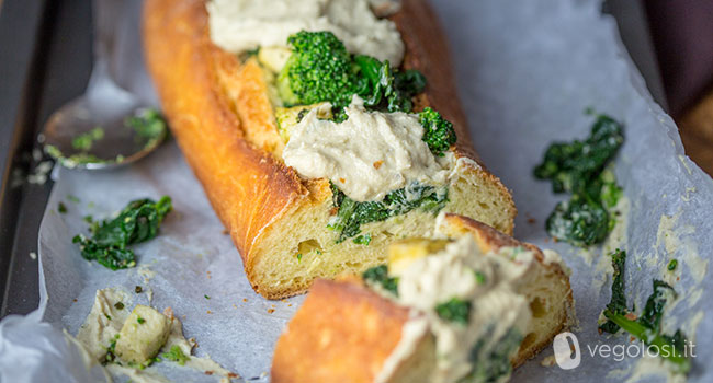 Baguette farcita, ripiena di broccoli, cime di rapa e crema di carciofi