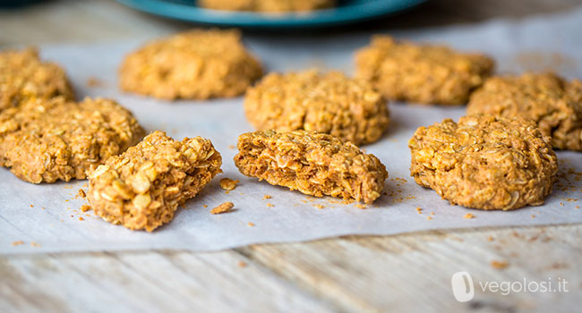 Biscotti 3 ingredienti vegani al burro d'arachidi