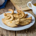 Biscotti a forma di cigno all'arancia e mandorle