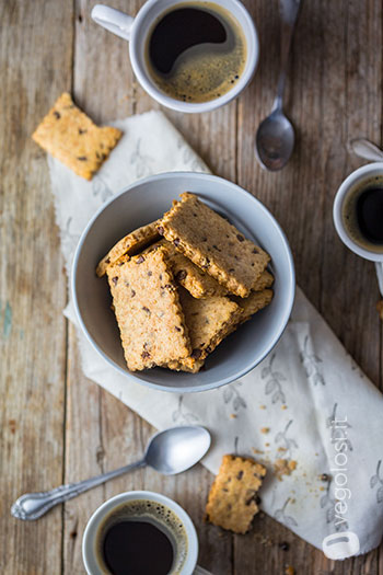 Biscotti vegan allo zenzero e gocce di cioccolato