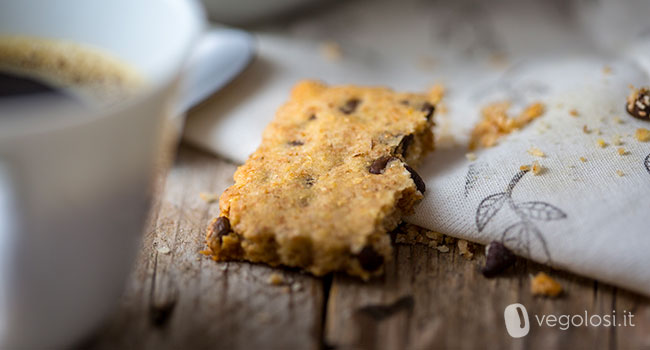 Biscotti vegan allo zenzero e gocce di cioccolato