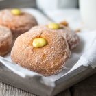 Bomboloni vegani ripieni alla crema