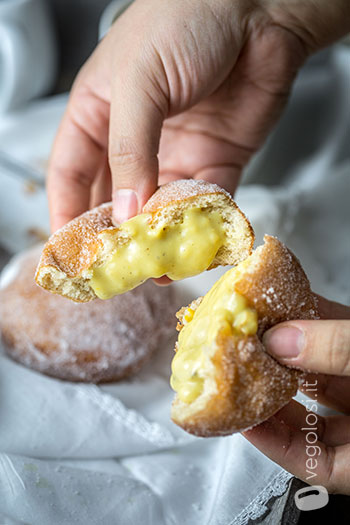Bomboloni vegani ripieni alla crema