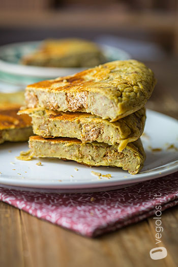 Frittata di ceci con pane e pesto di basilico vegan