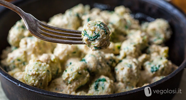 Gnocchi di cous cous agli spinaci con sugo alle noci