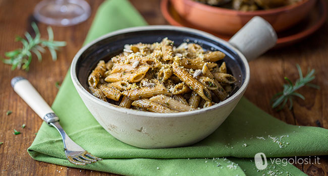 Pasta al pesto di rosmarino e semi di girasole