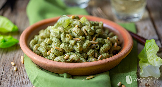 Pasta integrale al pesto di lattuga