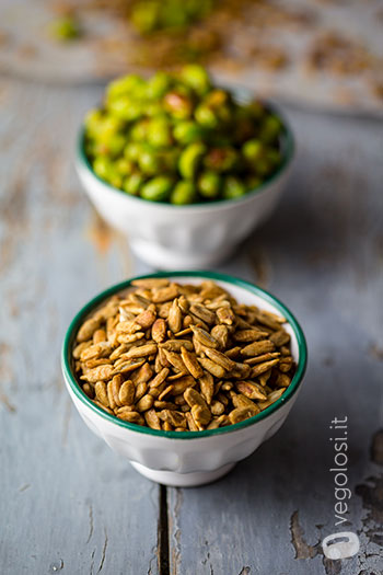 Snack di edamame e di semi di girasole