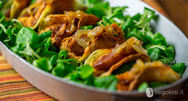 Tacos di patate ripieni di ceci, seitan e cipolle caramellate