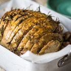 Arrosto di sedano rapa al forno con castagne