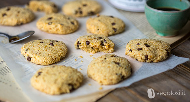 Cookies vegani senza glutine con gocce di cioccolato