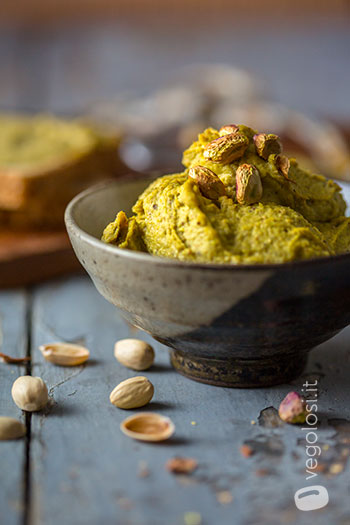 Hummus ai pistacchi e timo