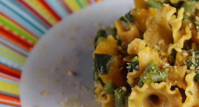 pasta di legumi con cavolo nero, zucca e fagiolini