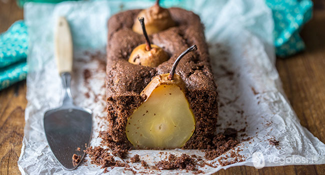 Plumcake vegano al cacao e mandorle armelline con pere intere