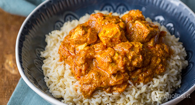 Tofu tikka masala con riso basmati integrale