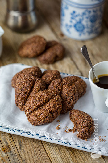Biscotti vegan a forma di chicco di caffè