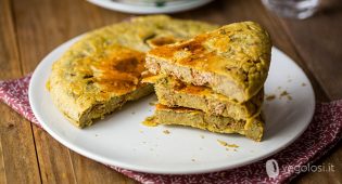 Frittata di ceci con pane e pesto di basilico vegan