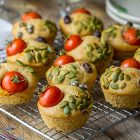 Muffin salati vegan con hummus alle erbe