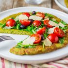 Pizza senza glutine di zucchine ai pomodorini e rucola