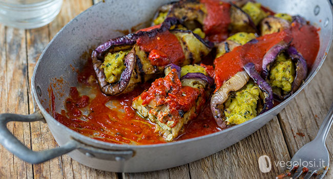 Involtini di melanzane vegani ripieni di tofu al basilico