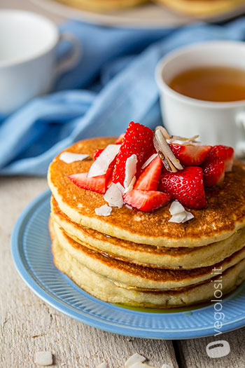 Pancake vegani senza glutine alla quinoa e cocco