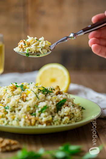 Riso basmati al limone, noci e prezzemolo