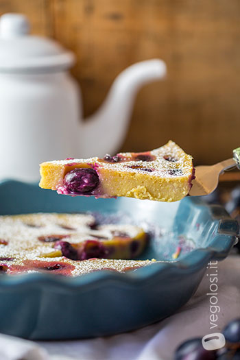 Clafoutis vegano all'uva nera