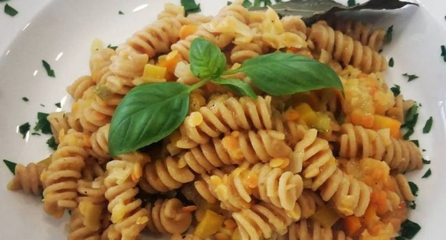 Fusilli integrali al ragù bianco di lenticchie rosse