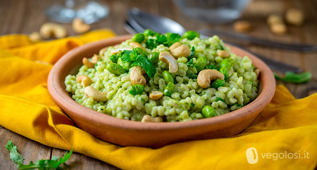 Orzo con pesto di edamame alla menta e rucola