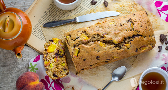 Plumcake vegano alle pesche e cioccolato