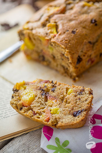 Plumcake vegano alle pesche e cioccolato