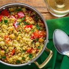 Quinoa con ceci e peperoni al miso